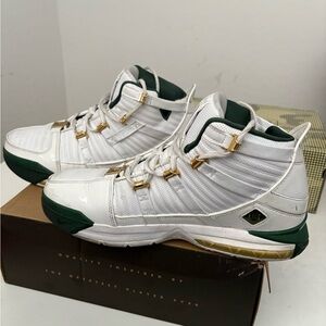 Nike Shoes - LeBron James 3 SVSM